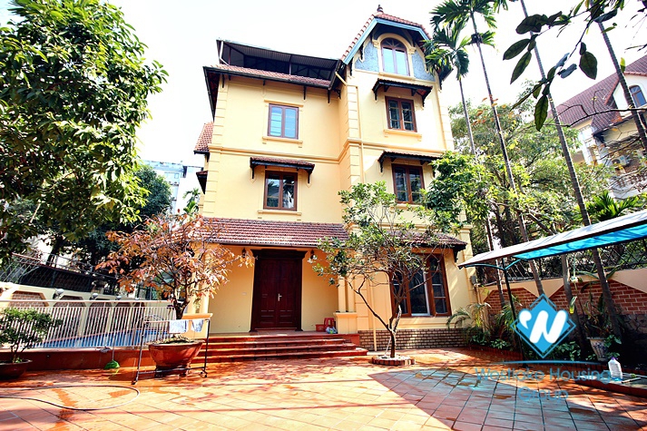 Big yard, swiming pool and five bedrooms house for rent in Tay Ho district, Ha Noi.